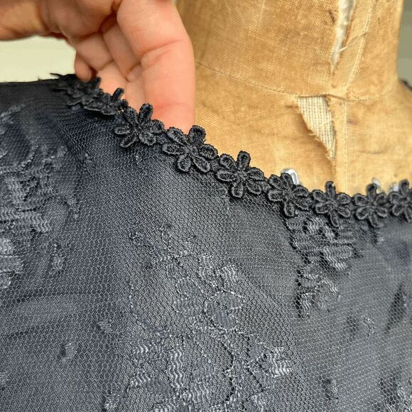 Vintage 1980s Black Lace Flapper-Inspired Dress with Satin Bow & Puffed Sleeves - Picture 11 of 12